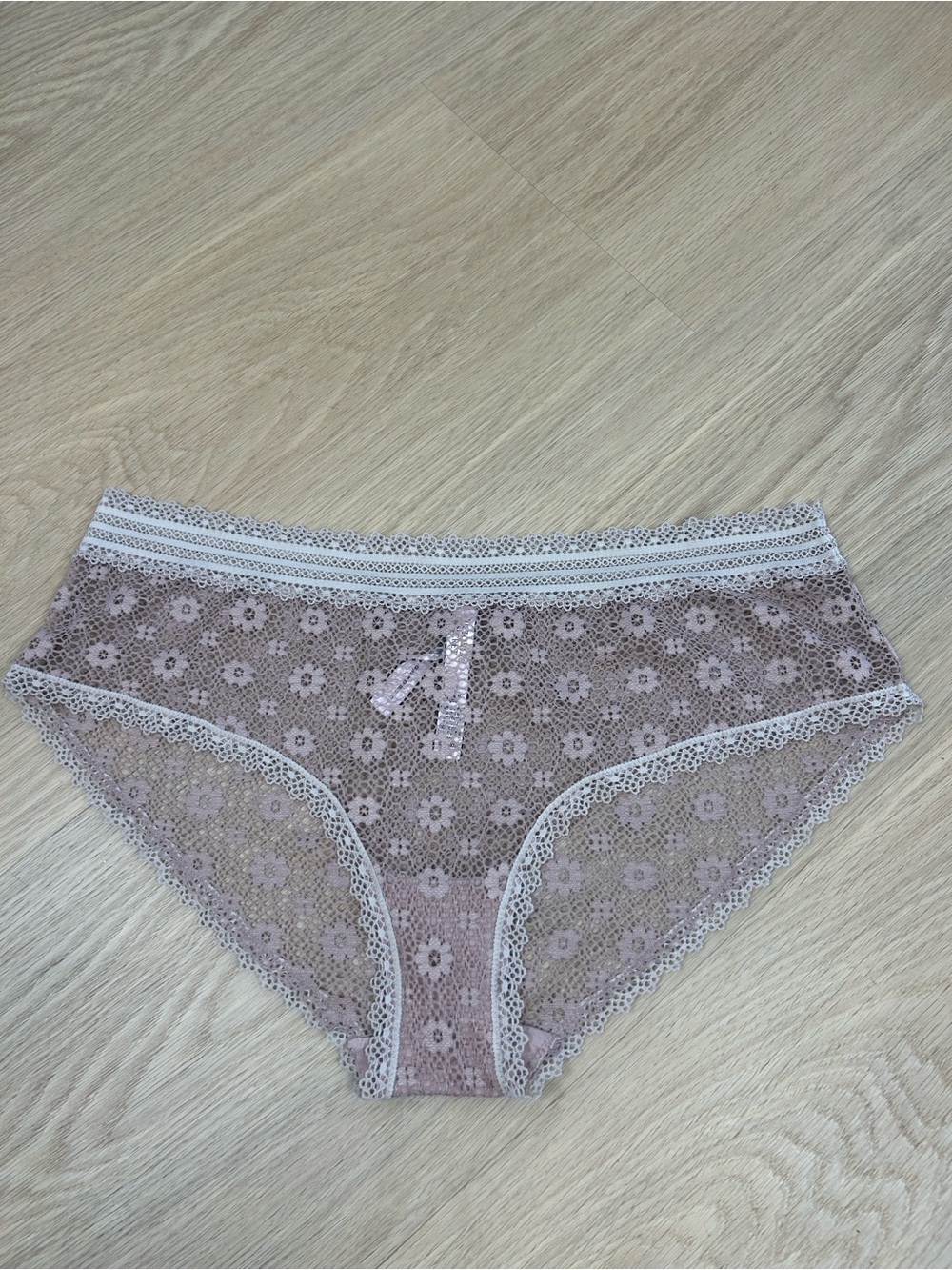 Victoria’s Secret Lace Hiphugger Panty L